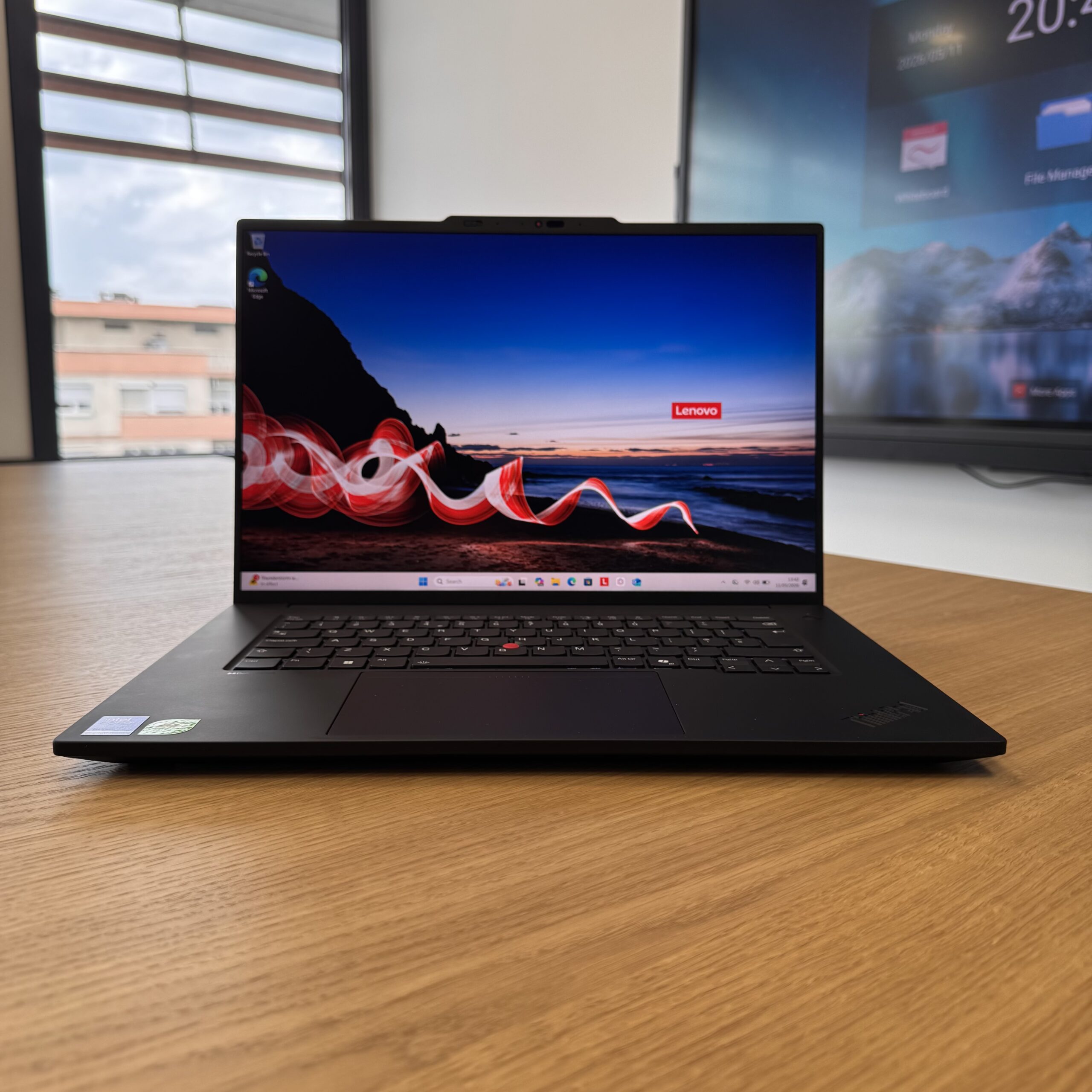 Lenovo T1g Gen 8 ThinkPad, modell 21TD0005UK üzleti laptop